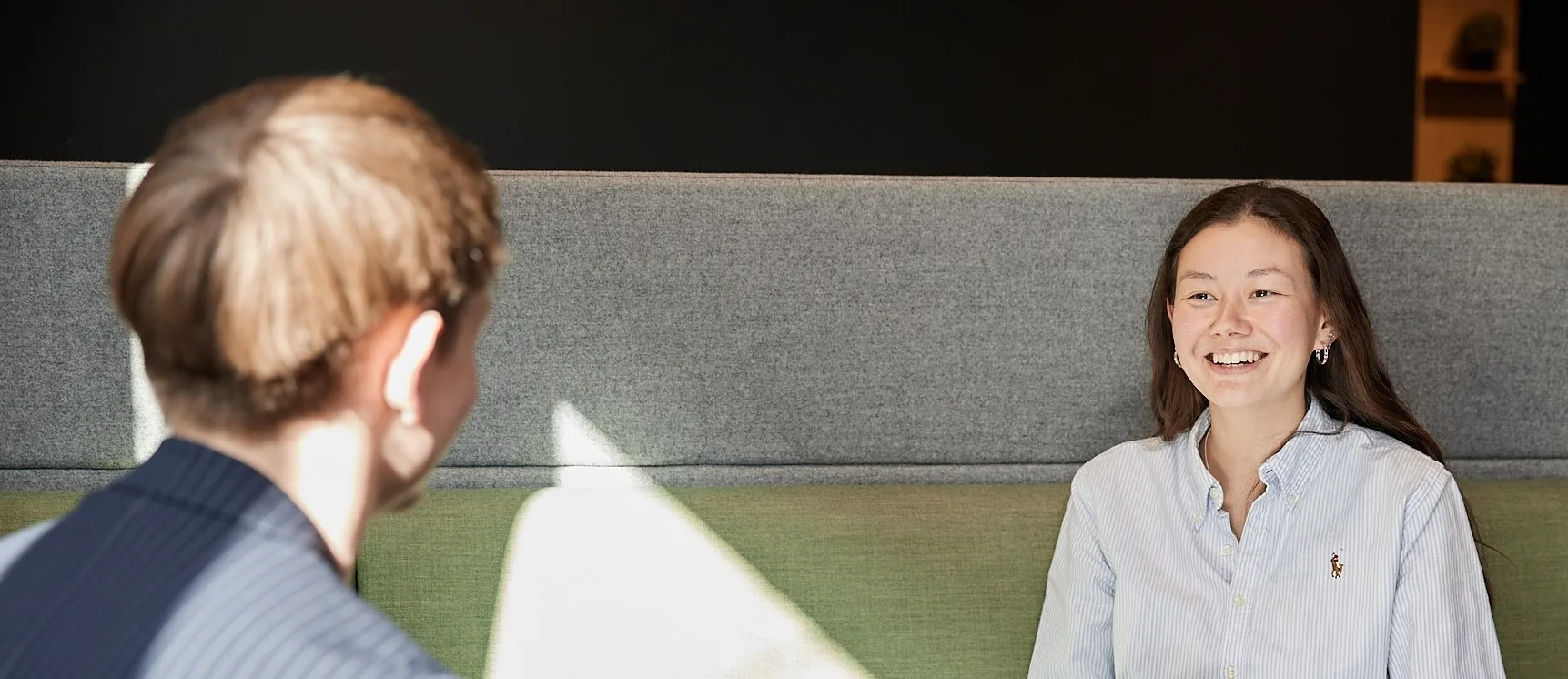 Vi hjælper ledere med lederudvikling ved at forstå deres handlemønstre gennem talentprofiler, feedback og udviklingssessioner, så de kan styrke teamets engagement og performance.